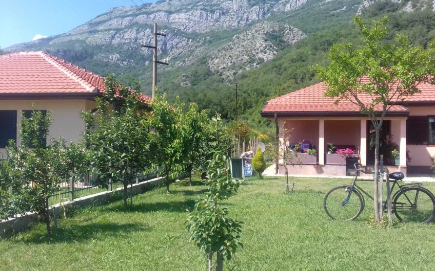 Modest family house with big lot in Buljarica, 80 m²
