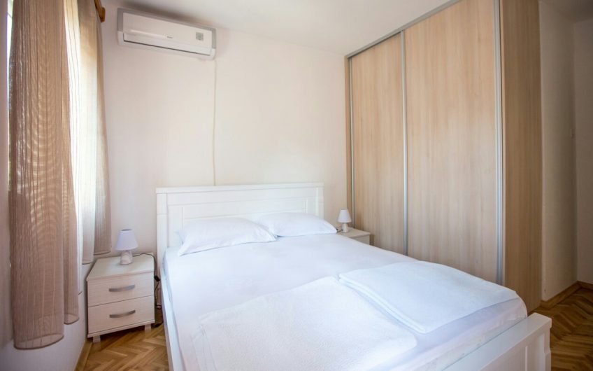 Half of duplex house in Lazi, 140 m²