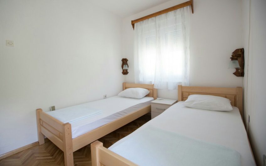 Half of duplex house in Lazi, 140 m²