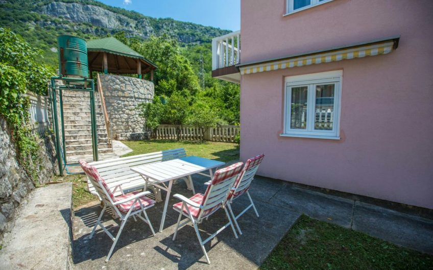 Half of duplex house in Lazi, 140 m²