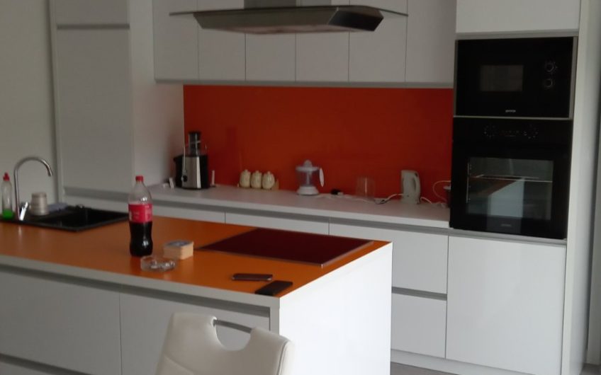 Two-storey house with roof terrace in Sutomore, 220 m²