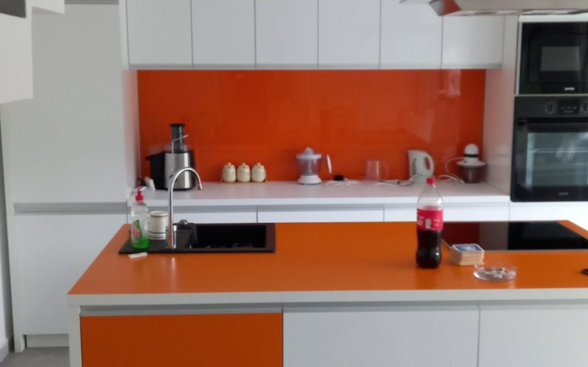 Two-storey house with roof terrace in Sutomore, 220 m²