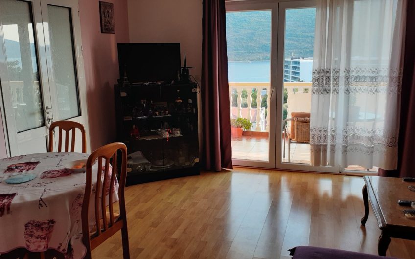 Two-storey house with seaview in Kumbor, 210 m²