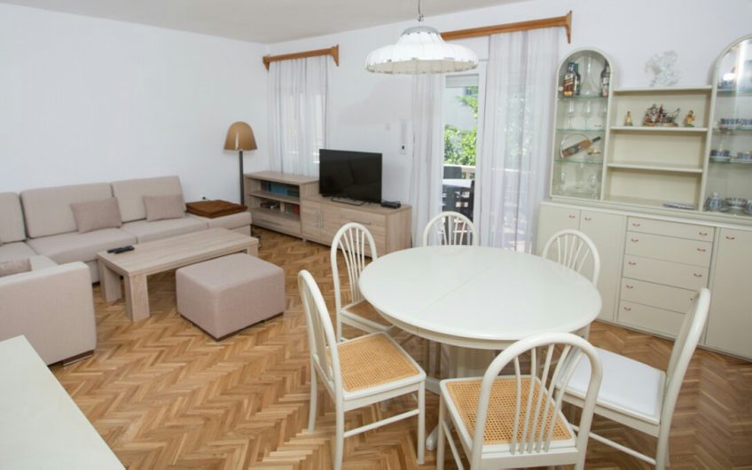 Half of duplex house in Lazi, 140 m²