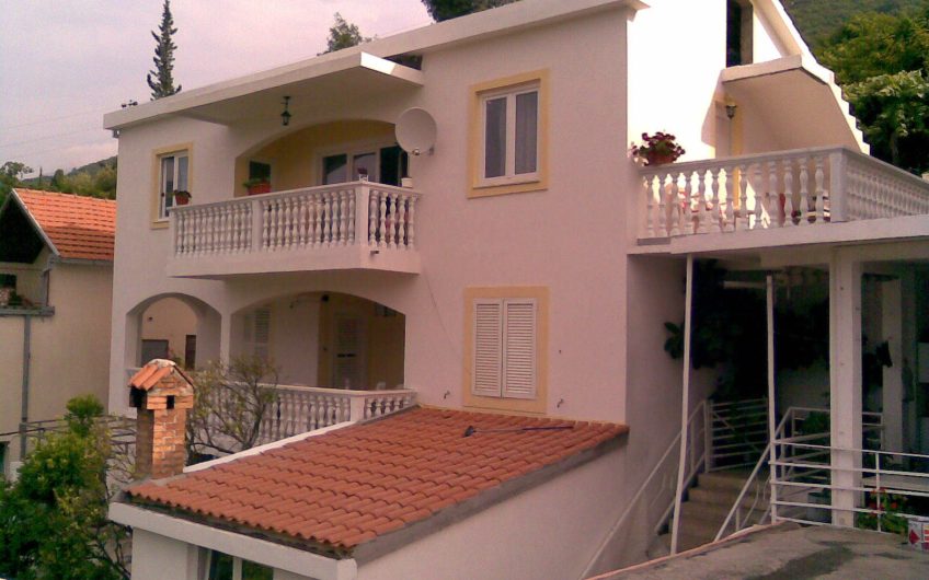 Two-storey house with seaview in Kumbor, 210 m²