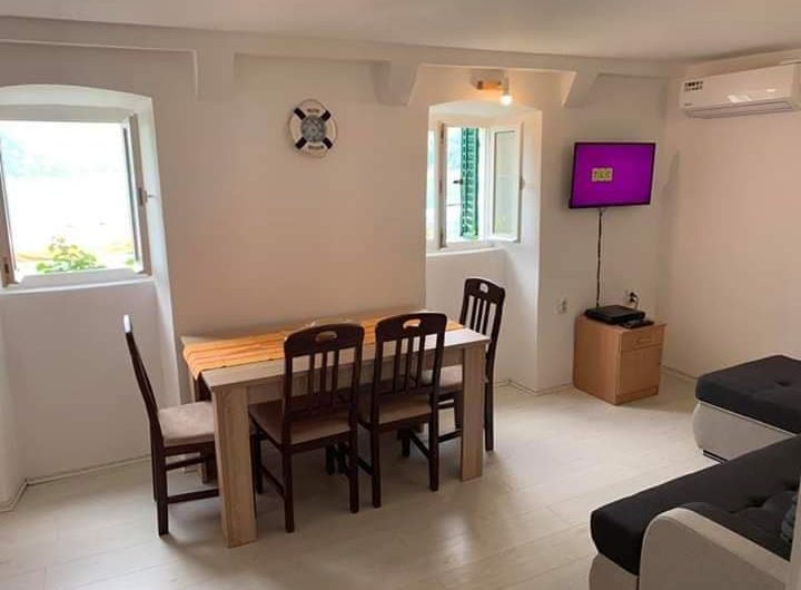 Apartment house on first sea line in Kostanjica, 300 m²