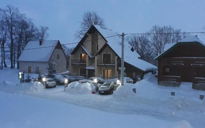 Three-storey appartment house in Motički Gaj, 400 m²