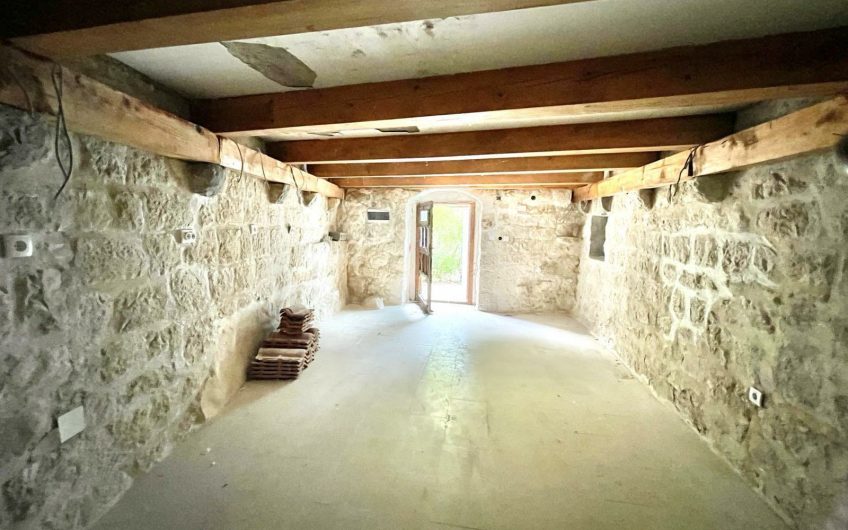 Two mediterranean stone two-storey houses with seaview in Reževići, 95 m²