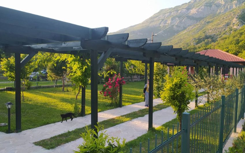 Modest family house with big lot in Buljarica, 80 m²