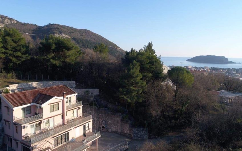 Three-storey house in Podmaine, 261 m²