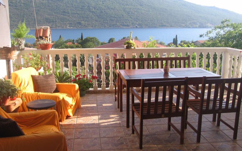 Two-storey house with seaview in Kumbor, 210 m²