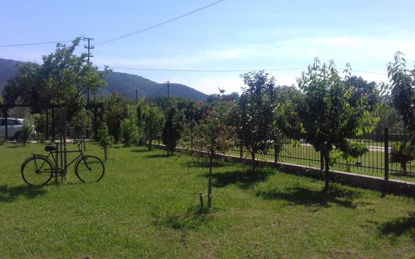 Modest family house with big lot in Buljarica, 80 m²