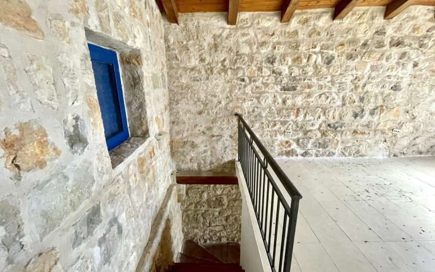 Two mediterranean stone two-storey houses with seaview in Reževići, 95 m²
