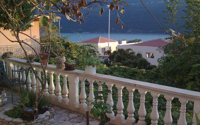 Two-storey house with seaview in Kumbor, 210 m²