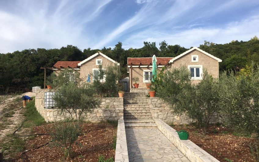 Two houses in Bigova, 133 m²