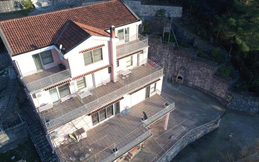 Three-storey house in Podmaine, 261 m²