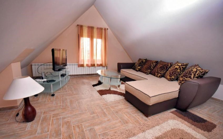 Three-storey appartment house in Motički Gaj, 400 m²