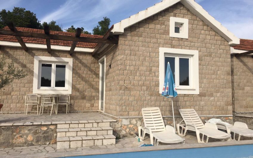 Two houses in Bigova, 133 m²