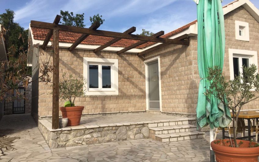 Two houses in Bigova, 133 m²