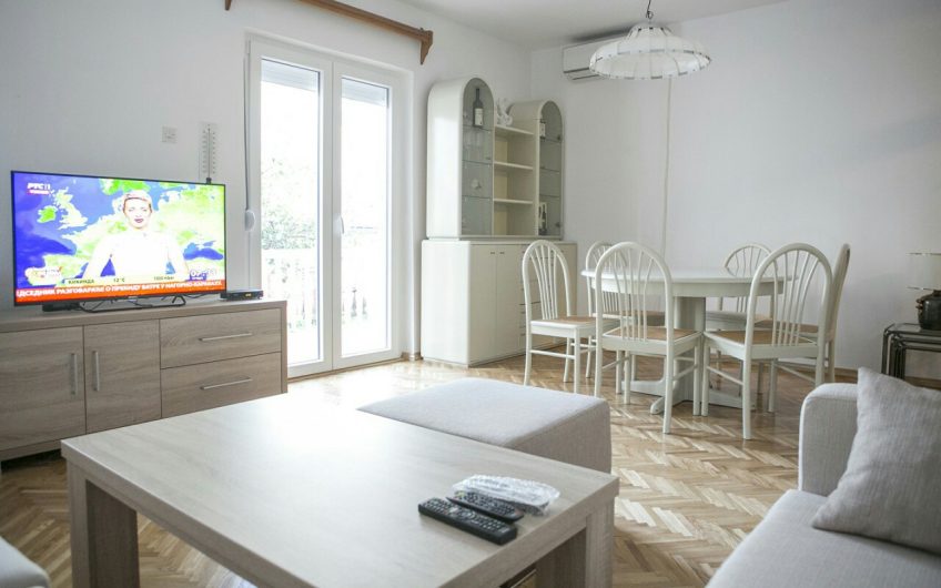 Half of duplex house in Lazi, 140 m²