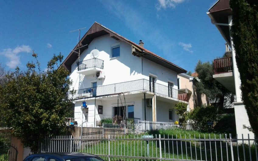 Two-storey house near sea in Igalo, 244 m²