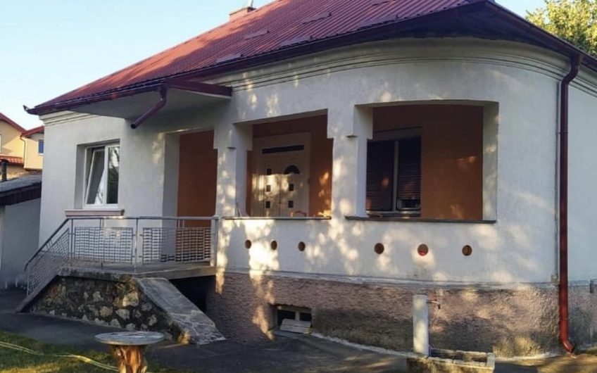 Estate with house and land in Pešća, 100 m²