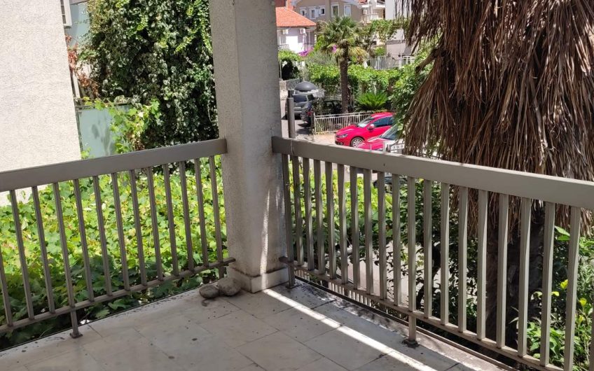 Large three-storey house in center of Budva, 300 m²