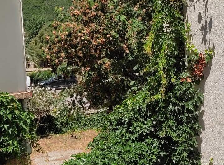 Large three-storey house in center of Budva, 300 m²
