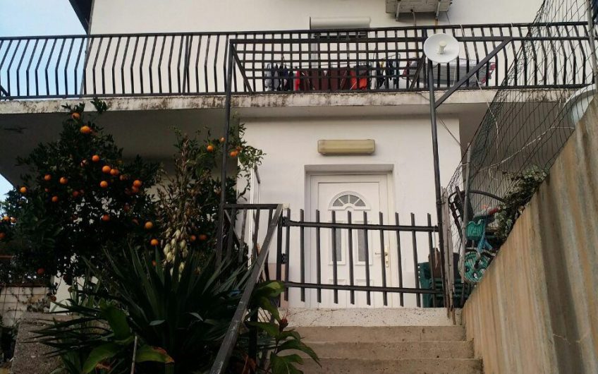 Two-storey house near sea in Igalo, 244 m²