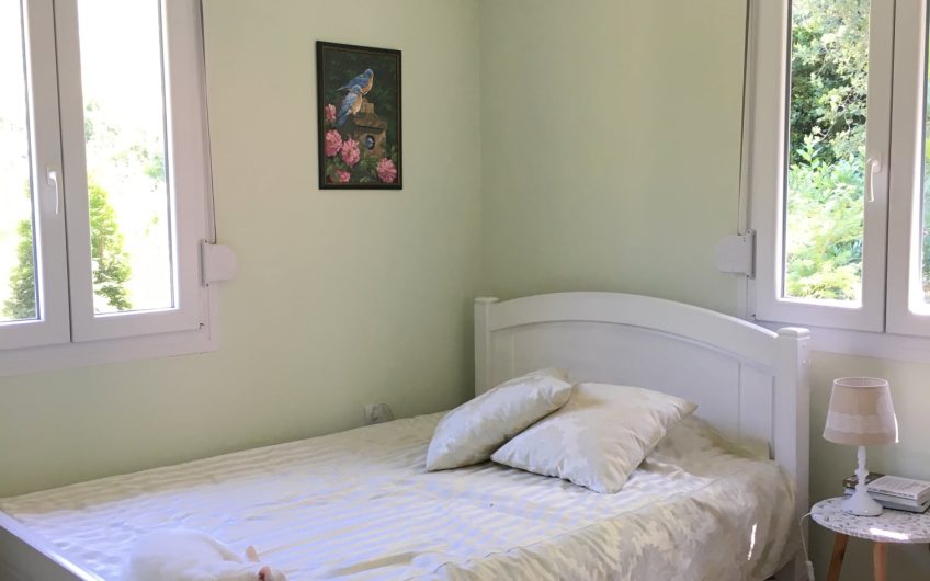 Modest house in Zelenika, 70 m²