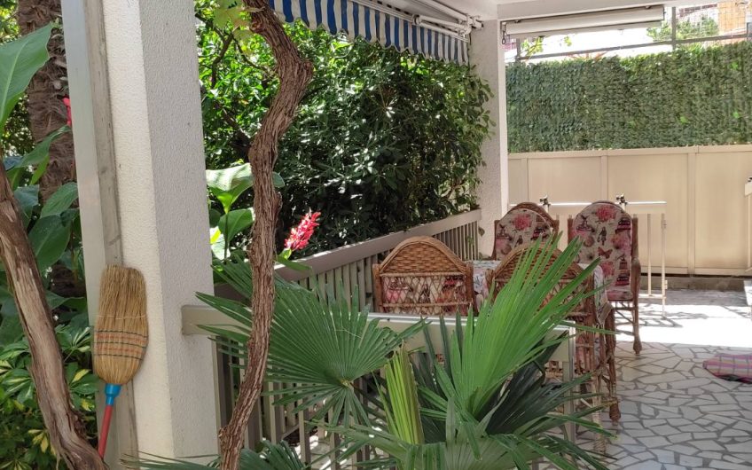 Large three-storey house in center of Budva, 300 m²