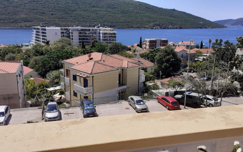 Two-storey house with seaview in Kumbor, 210 m²