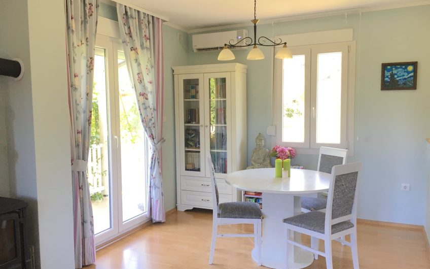 Modest house in Zelenika, 70 m²
