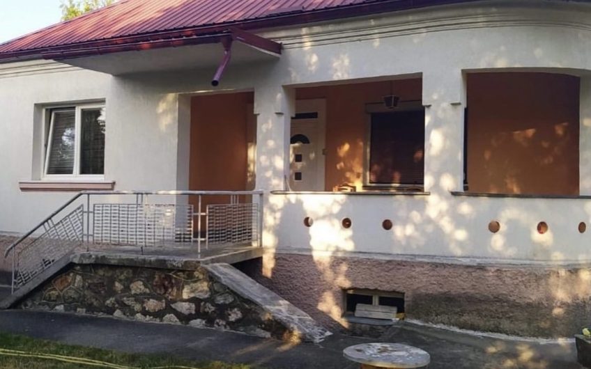 Estate with house and land in Pešća, 100 m²