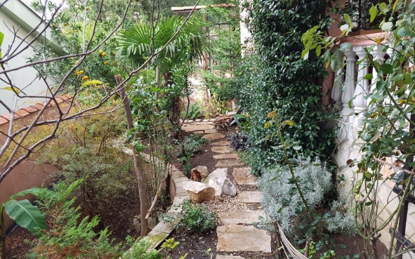 House with seaview in Zeleni Pojas, 200 m²