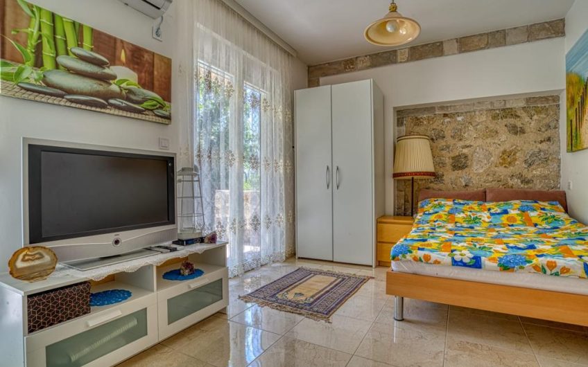 Two houses and appartment in Buljarica, 407 m²
