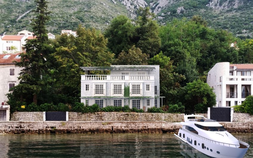 New three-storey villa on first line in Prčanj, 450 m²