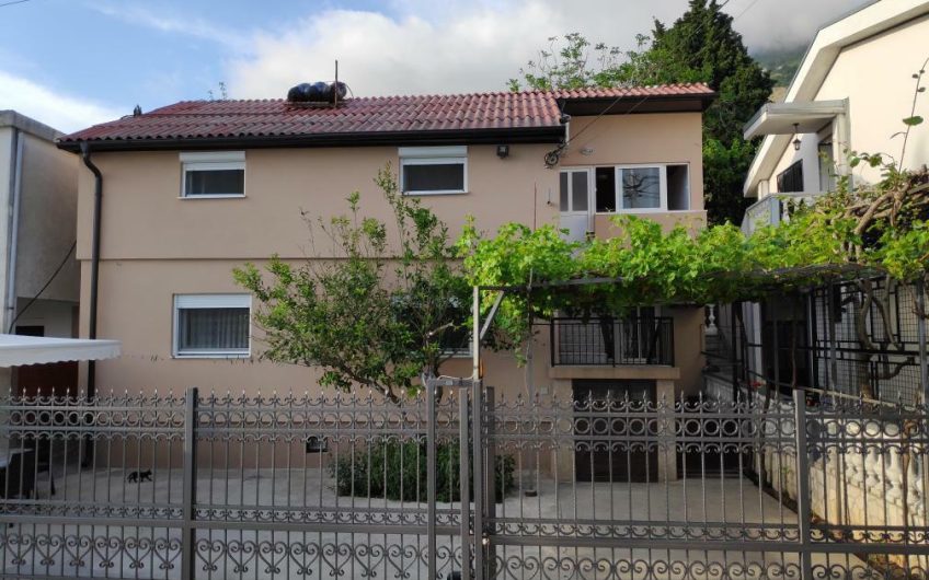 House near center of Sutomore, 108 m²