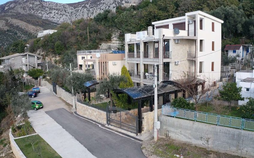 Three-storey villa near sea in Sutomore, 450 m²