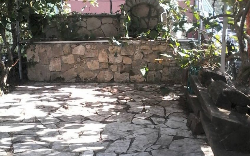 Two-storey antique house with huge lot on Limljani, 105 m²