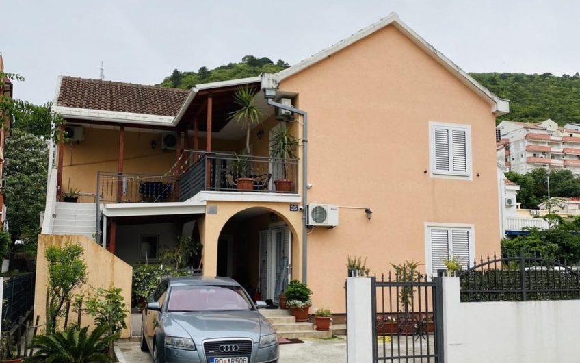Two-storey house with large terraces in Budva, 238 m²