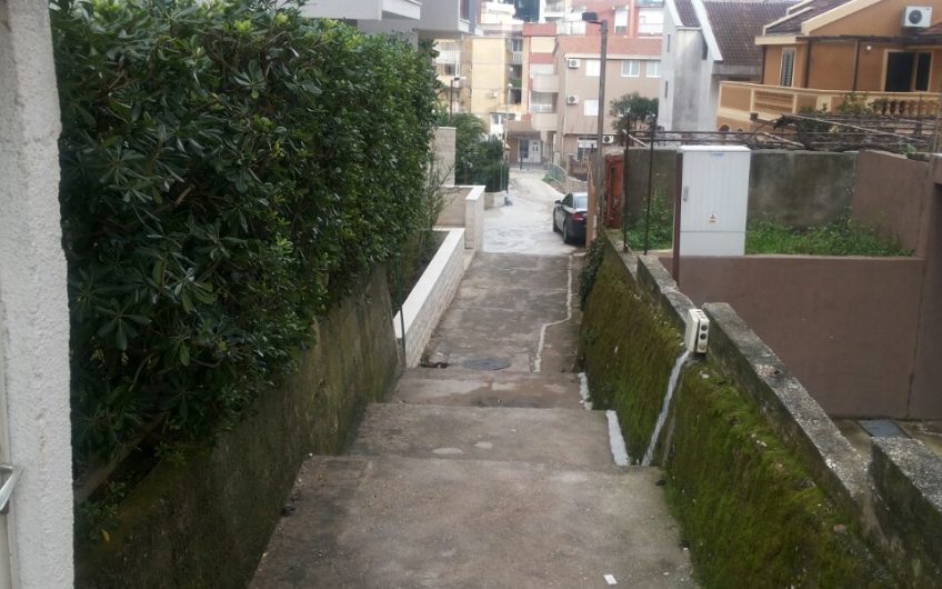 Three-storey house on Adriatic road in Budva, 200 m²