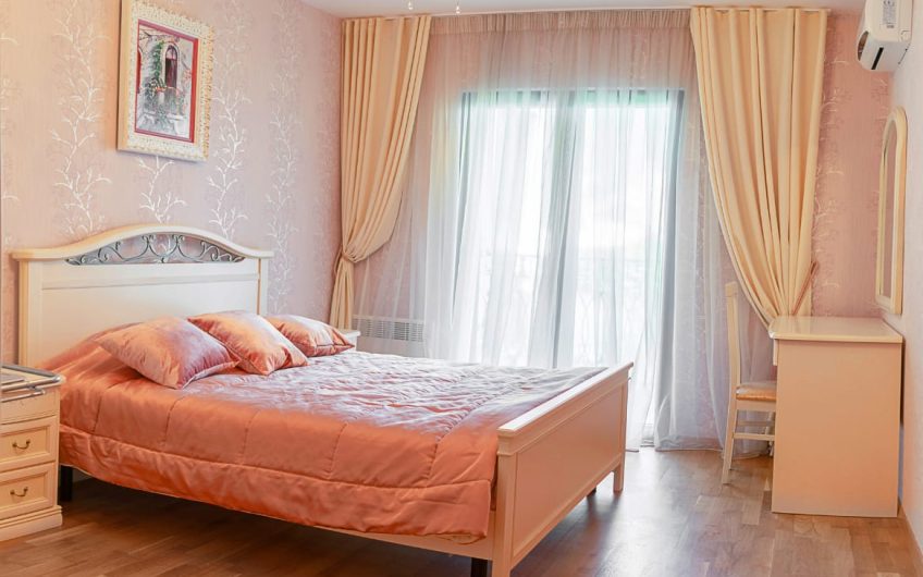 Two-storey house with pool in Lastva Grbaljska, 178 m²