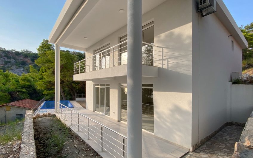 Two-storey villa with pool and seaview in Zeleni Pojas, 140 m²