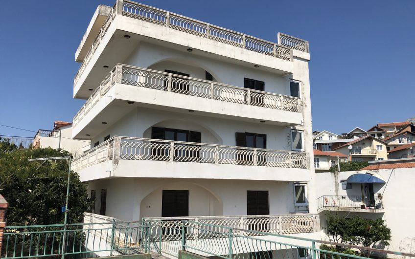 Five-storey villa with seaview in Sušćepan, 514 m²