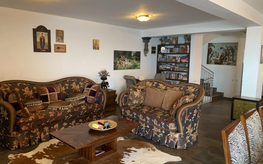 Three-storey villa with seaview in Hladna Uvala, 450 m²
