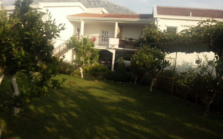 Large house in Polje, 400 m²