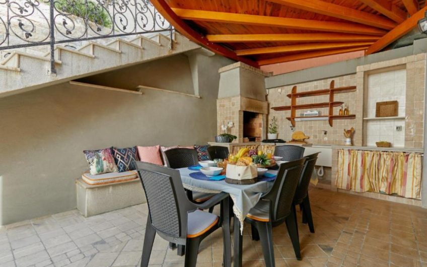 Luxury three-storey villa in Bigova, 266 m²