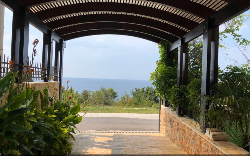 Three-storey villa near sea in Sutomore, 450 m²