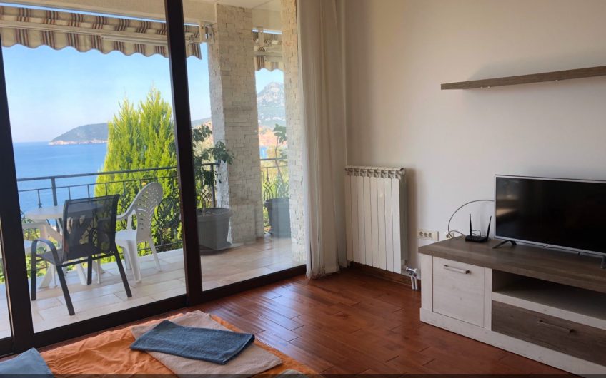 Three-storey villa near sea in Sutomore, 450 m²